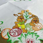 Obrus wielkanocne haftowane Rozmiar: 85 x 85 cm_ Paczka: 12 szt 9209303