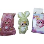 BRELOK PLUSZAK KRÓLIK BABY DOLL W SASZETKI + PUDEŁKO 2170430