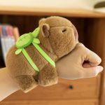 Maskotka Kapibara Pluszak z Plecakiem Zółwiem Opaska Na Rękę Kapybara 20cm