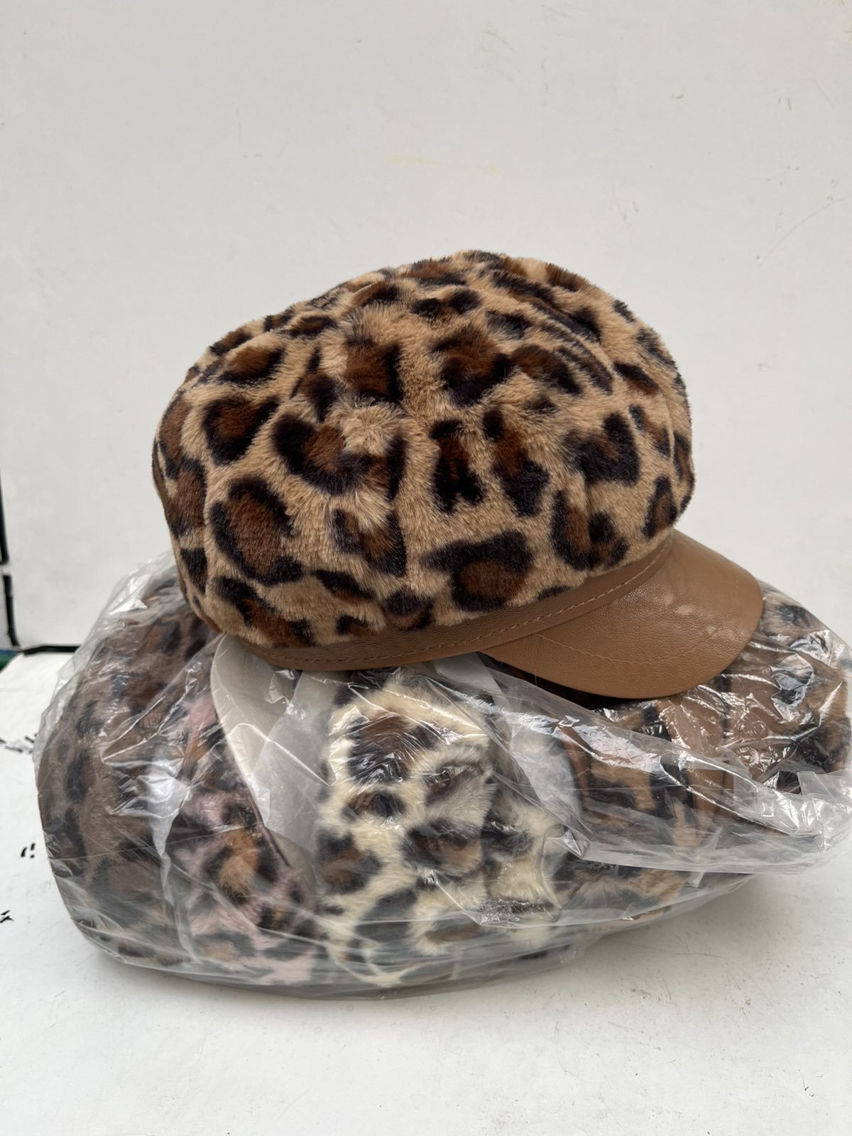 Czapki Damskie_ paczka 12szt _mix kolor 9415063