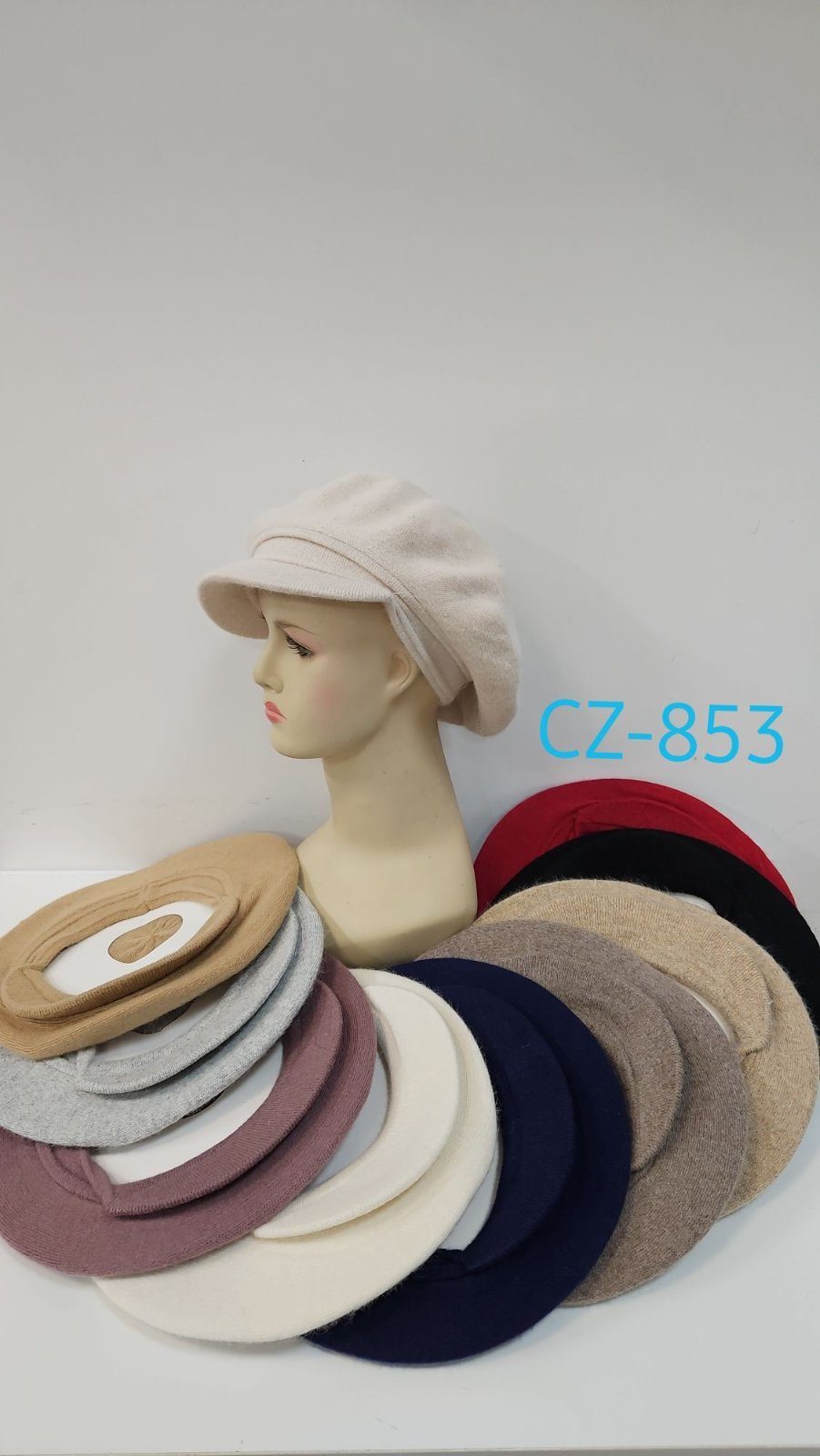 Czapki Damskie_ paczka 12szt _mix kolor 9015917
