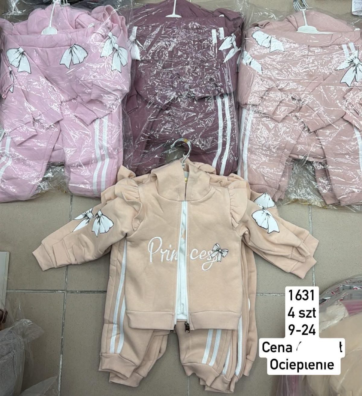 Komplety DZIECIĘCA size 9-24 m_ paczka 4szt _1 kolor 1760923