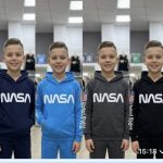 Bluza DZIECIĘCA size 7-12 lat_ paczka 5szt _1 kolor 2336436