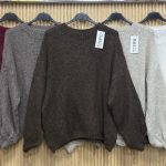 Swetry Damskie wloskie _size uni_ paczka 6szt_ mix kolor 2305782
